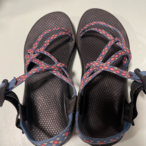 Chaco Women’s diamond print blue and pink sandals size 8 double strap - Picture 3 of 4